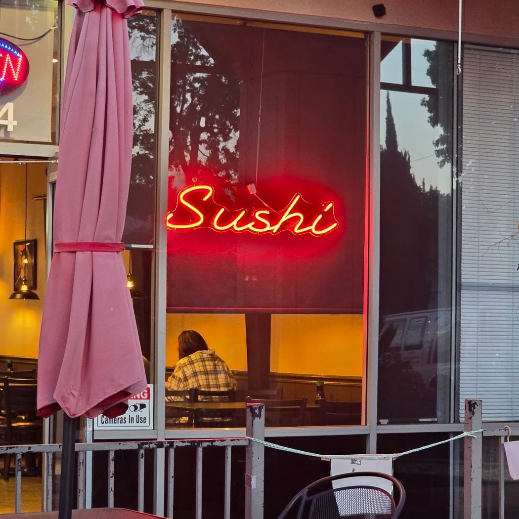 Kizuna sushi Japanese Restaurant 2