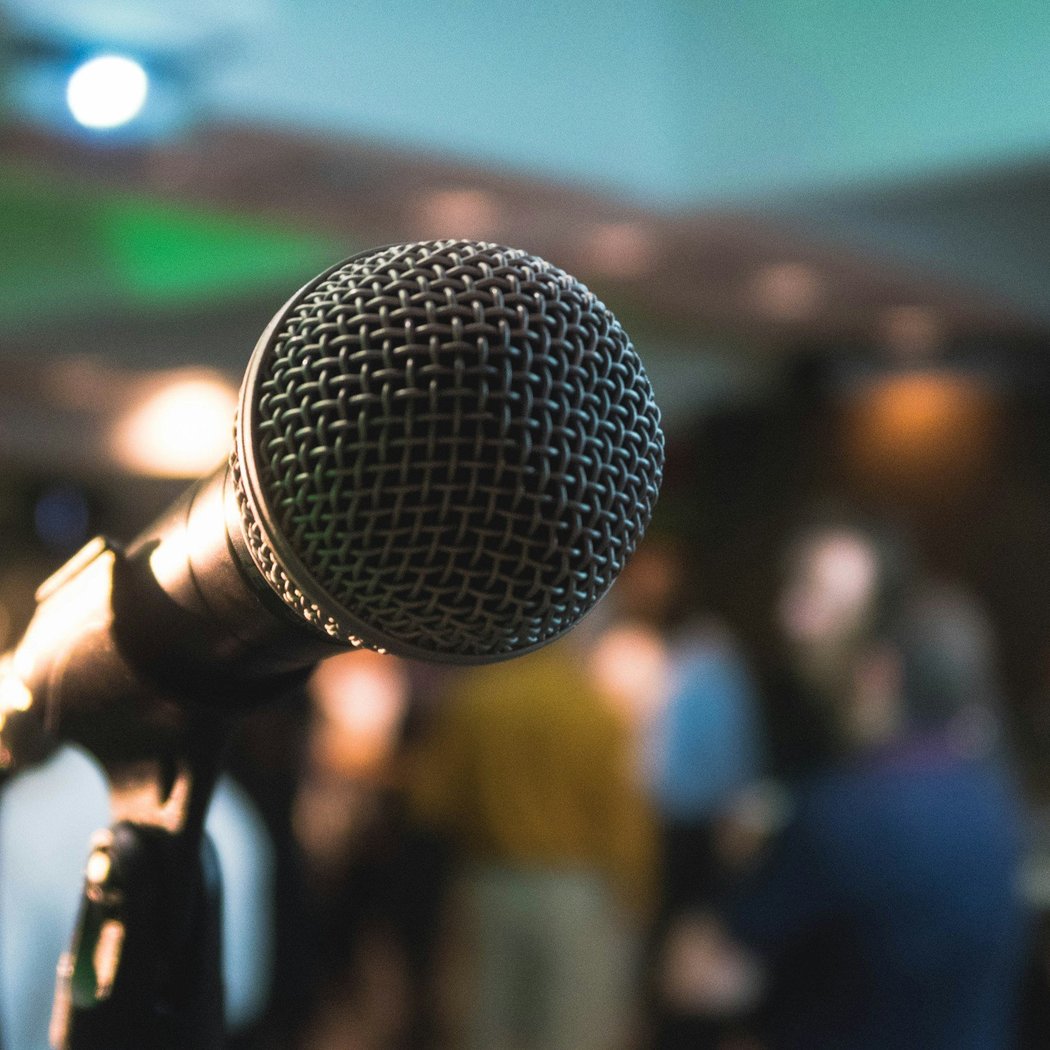 Karaoke at Bubbles & Brew 1