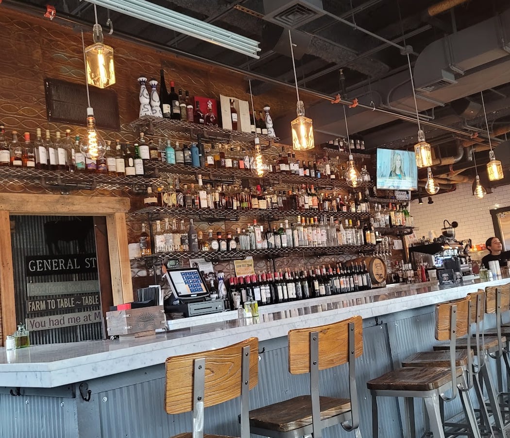 Aumm Aumm Pizzeria and wine bar at the brownstone 3