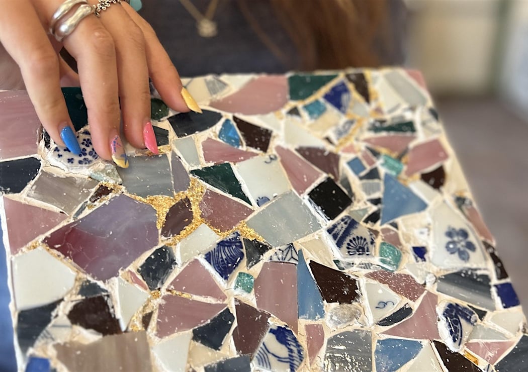 Mosaic Expressions: A Dialogue Between Broken Pieces 1
