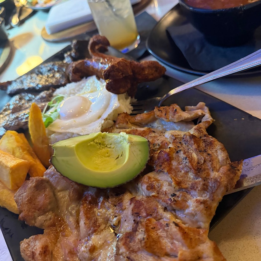 Barriles Restaurant and Sports Bar 3