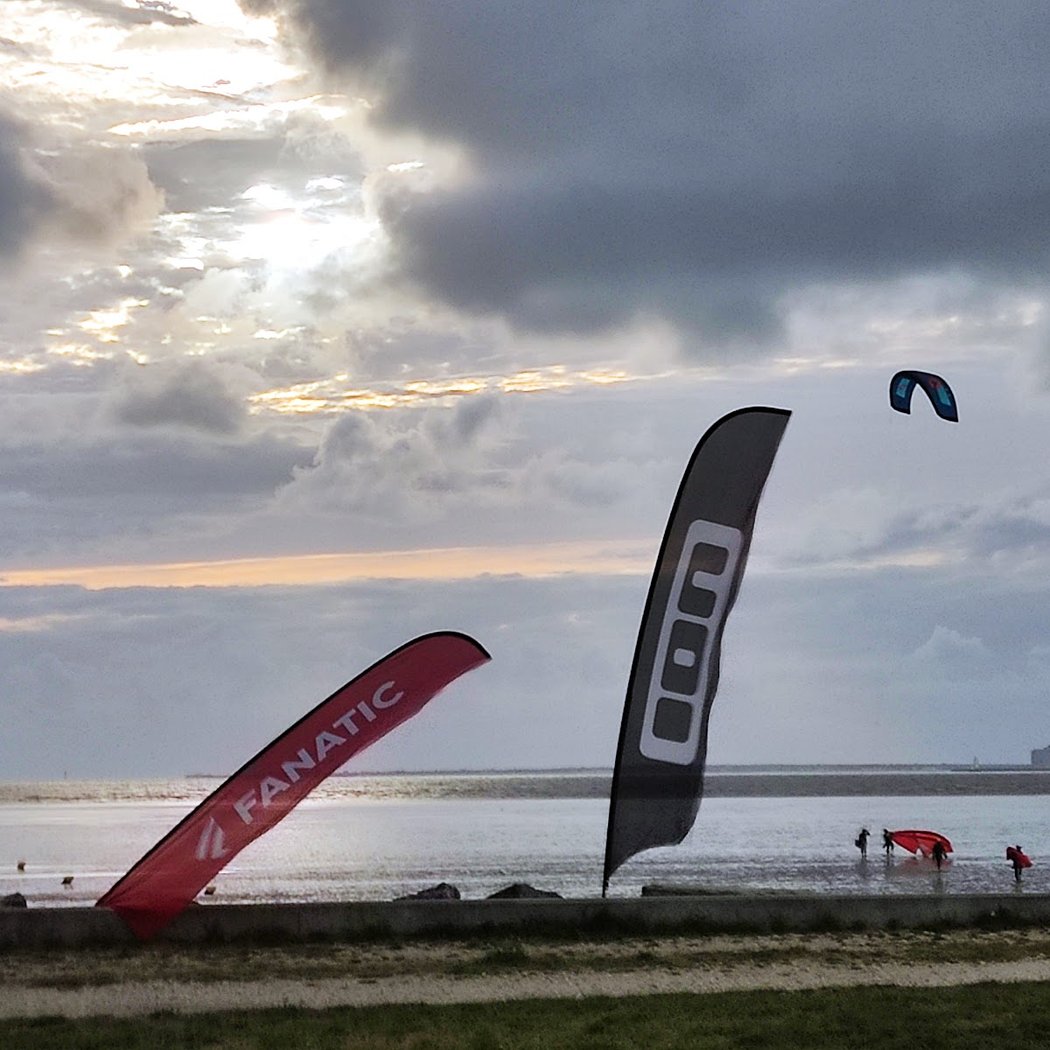 Chatelkiteschool , école de kitesurf , wingfoil , bouée tractée , paddles 3