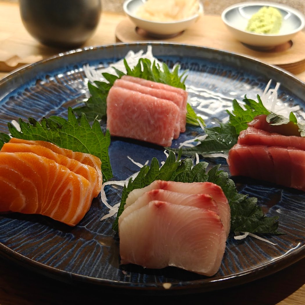 Akiro Hand Roll Bar 1