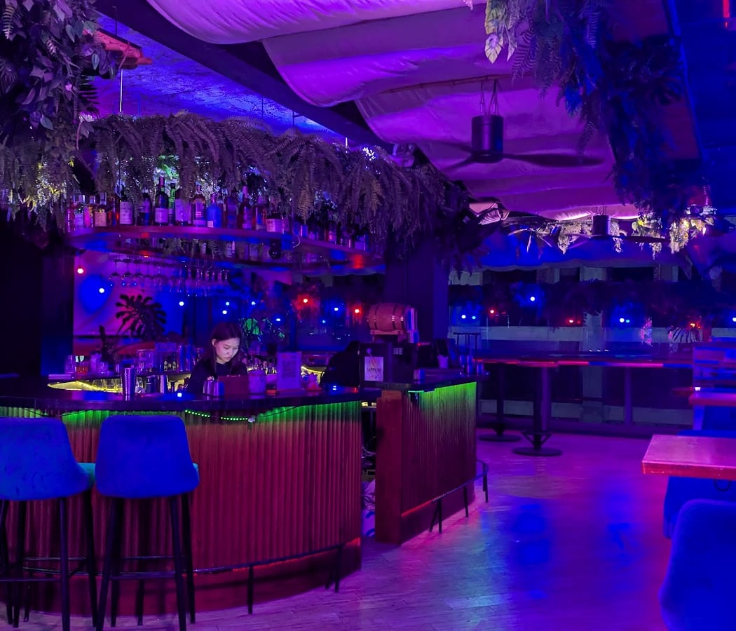 Momento Rooftop Bar 3