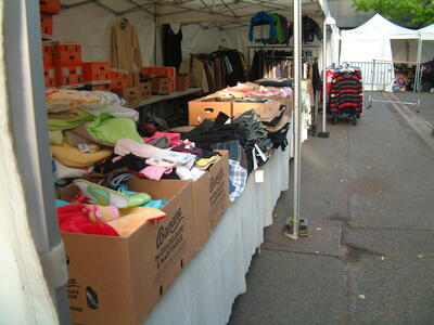 Braderie de la croix rouge française 1