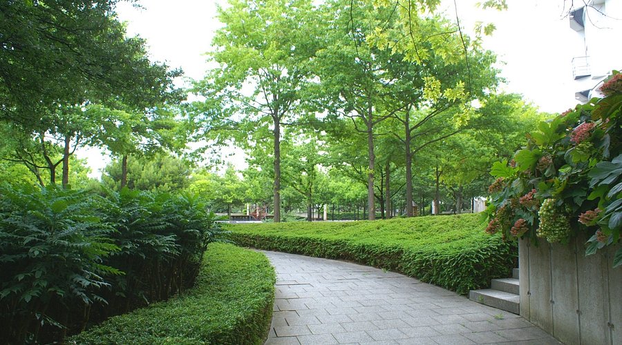 Eugénie-Malika Djendi Garden 1