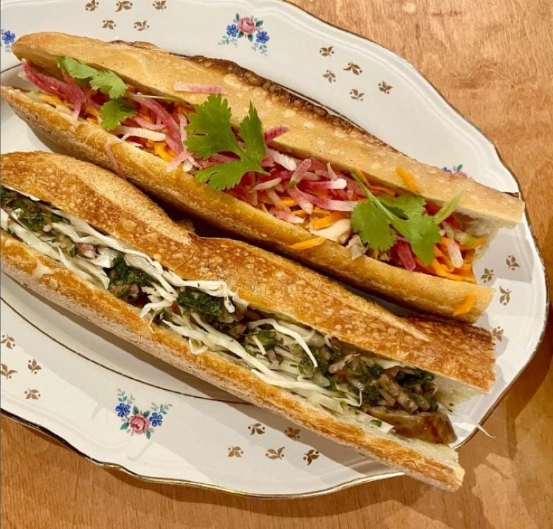 Bleach - café cantine vin à Biarritz 1