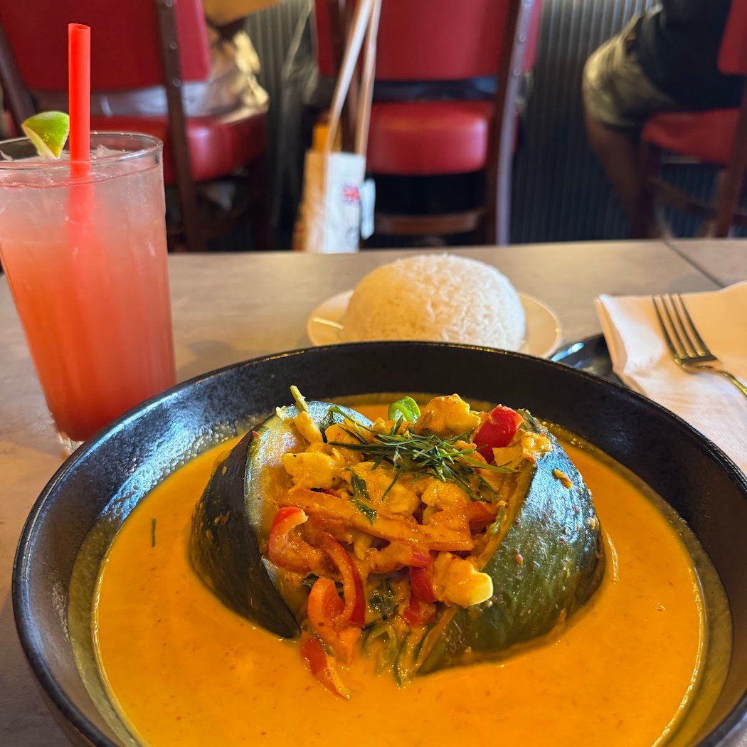 Holic Thai Bistro 3