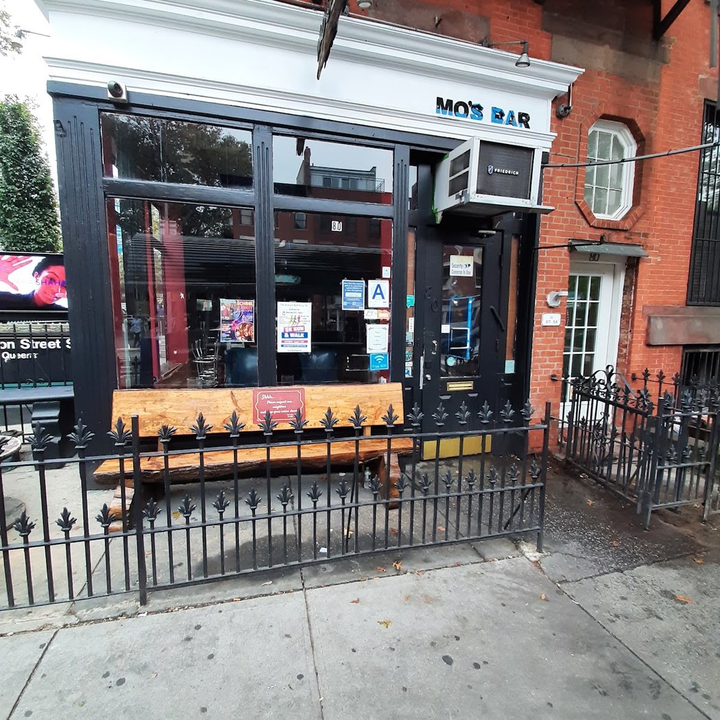 Mo's Bar & Lounge 2