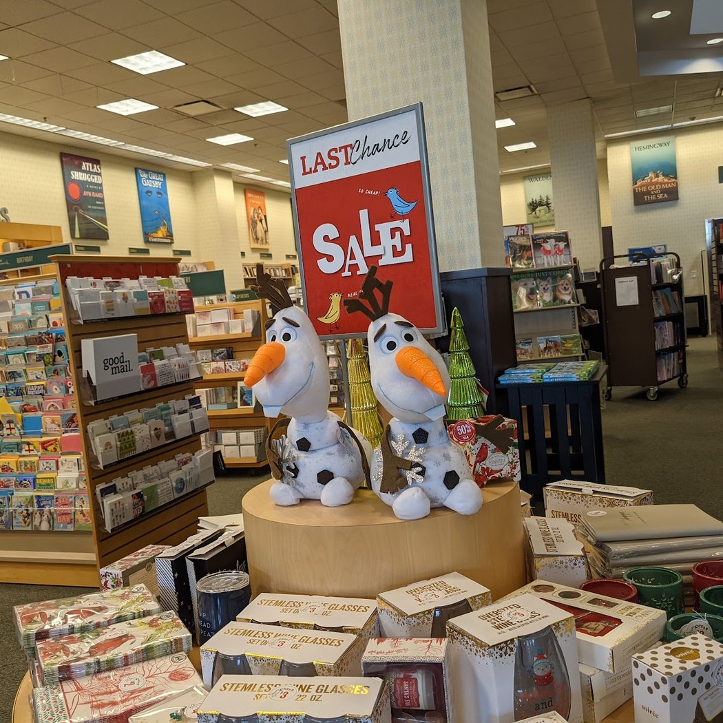 Holiday Magic: Meet Mrs. Claus in Person 5