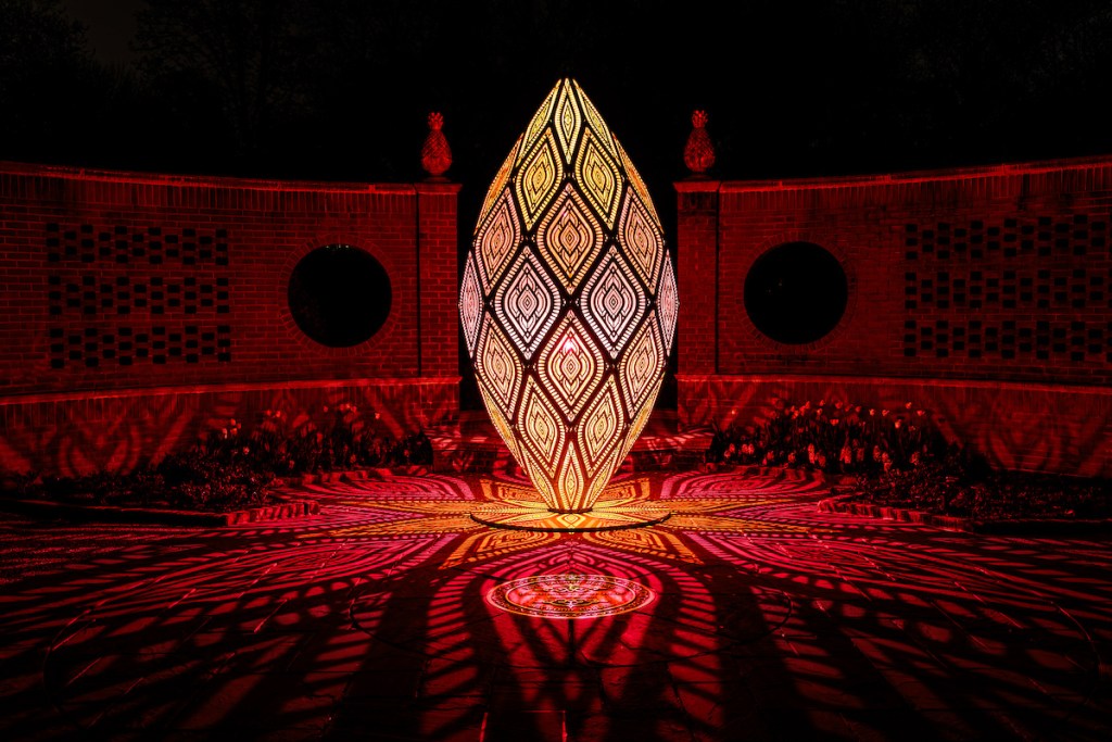 Patterns in Nature: LightForm 2