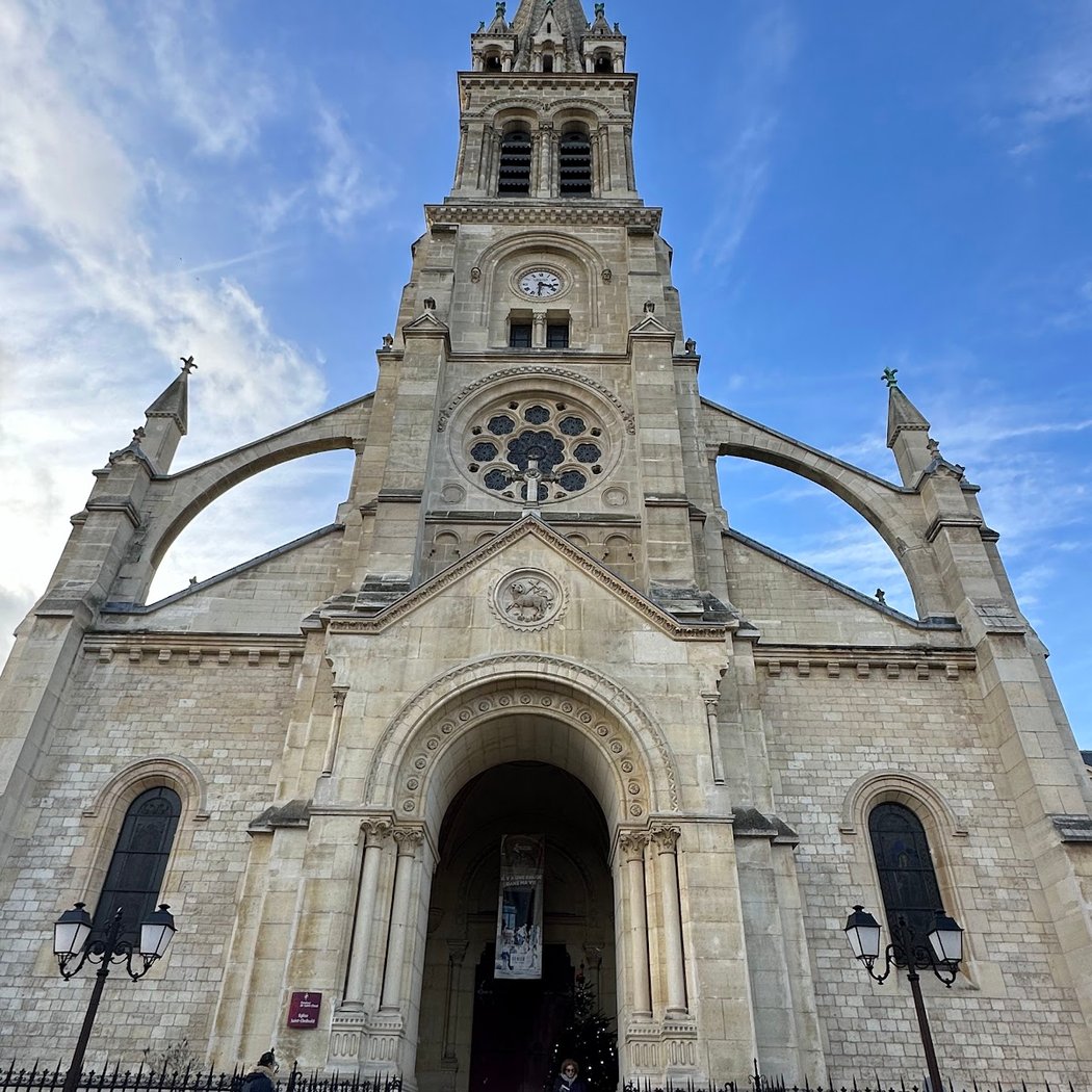 Église catholique Saint-Clodoald à Saint-Cloud 2