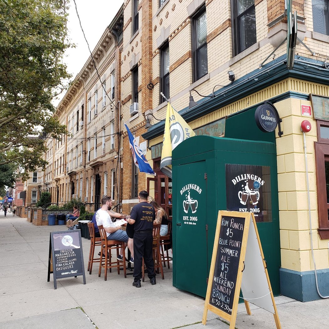 Dillingers Pub & Grill 3