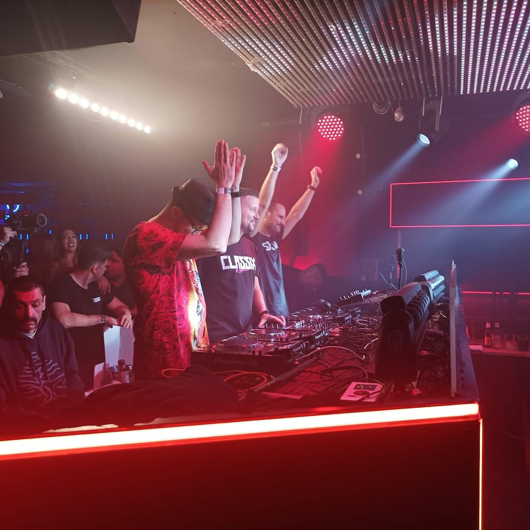 Laster Club presents INTERNATIONAL RESIDENTS NIGHT with THE LADY MACHINE & SETAOC MASS 4