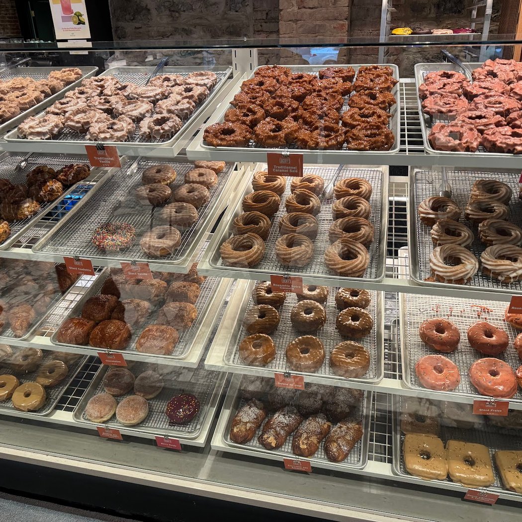 49th Parallel Café & Lucky’s Doughnuts - McGill 2