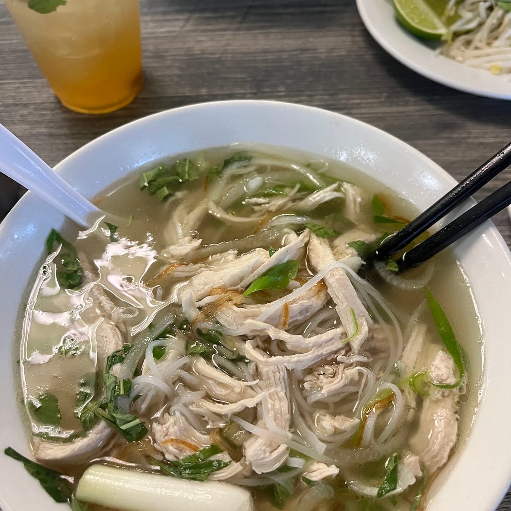 Phở Ao Sen Restaurant 3