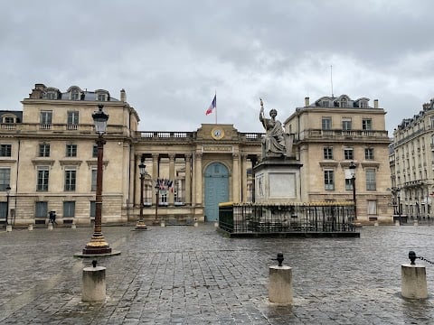 Place du Palais Bourbon 2