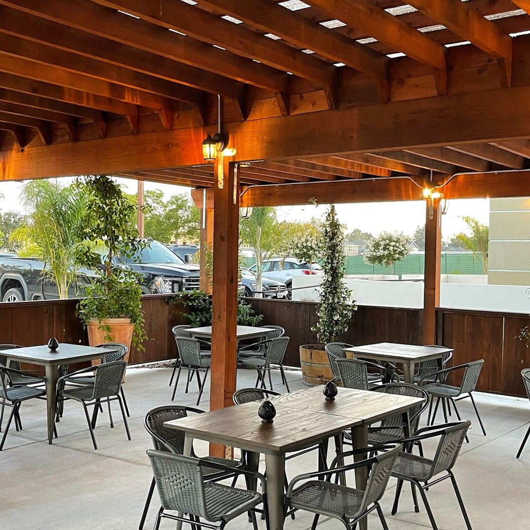 Los Molcajetes Bar & Grill 2