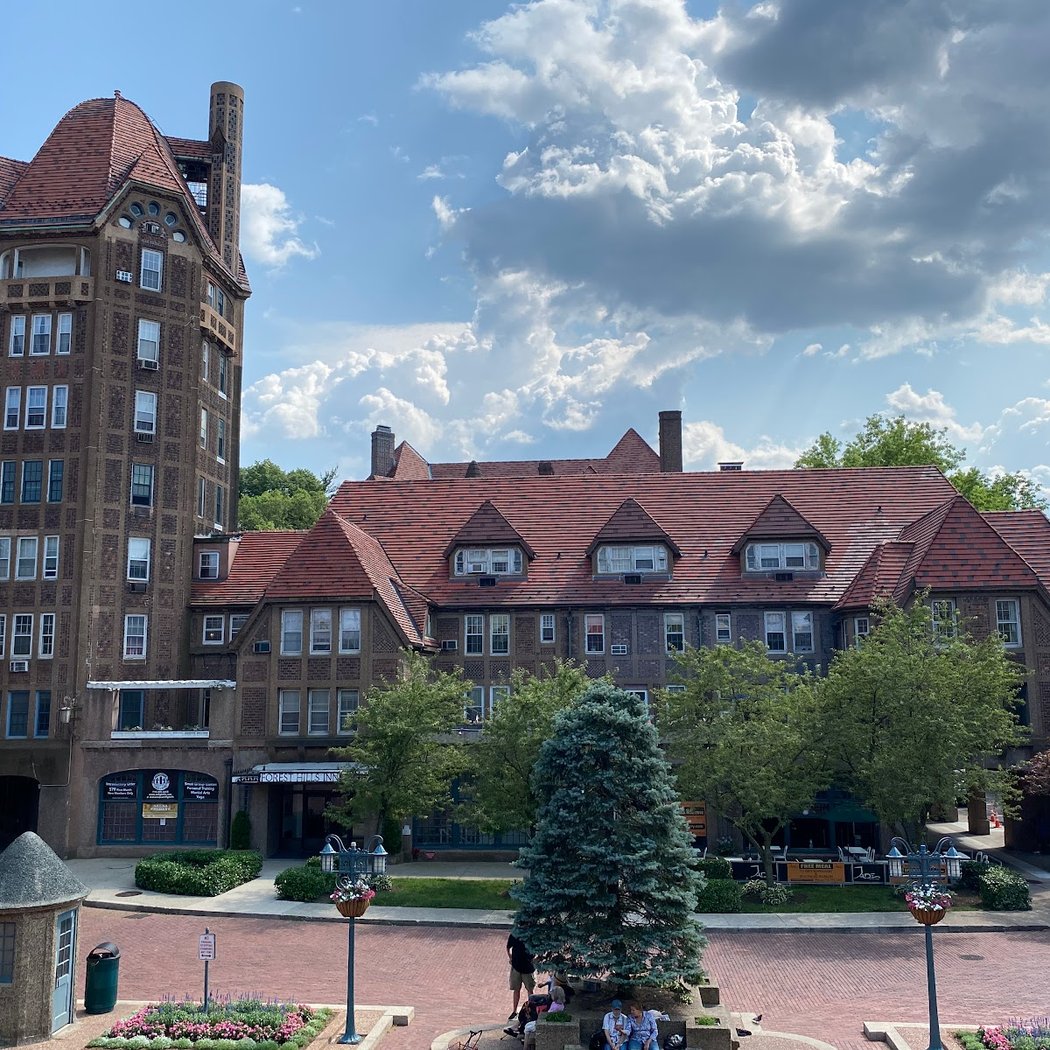 The Forest Hills Inn 2