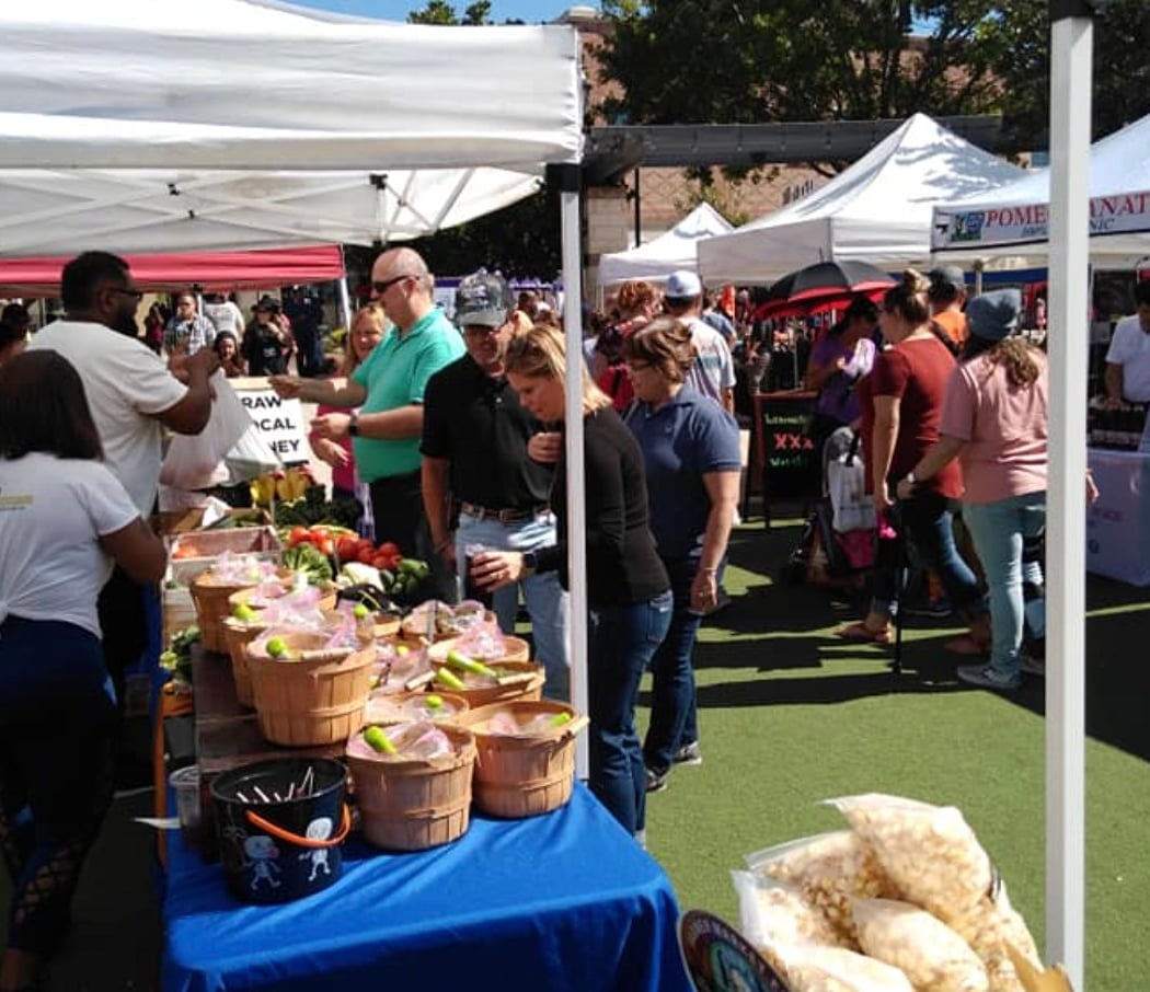 LaCenterra Farmers Market 2