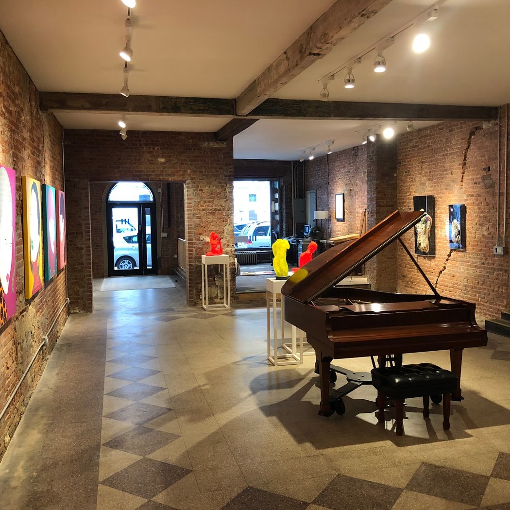 Blue Gallery 2