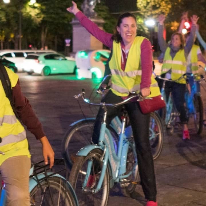 Visite guidée à vélo de Paris en soirée avec une heure de croisière en bateau 1