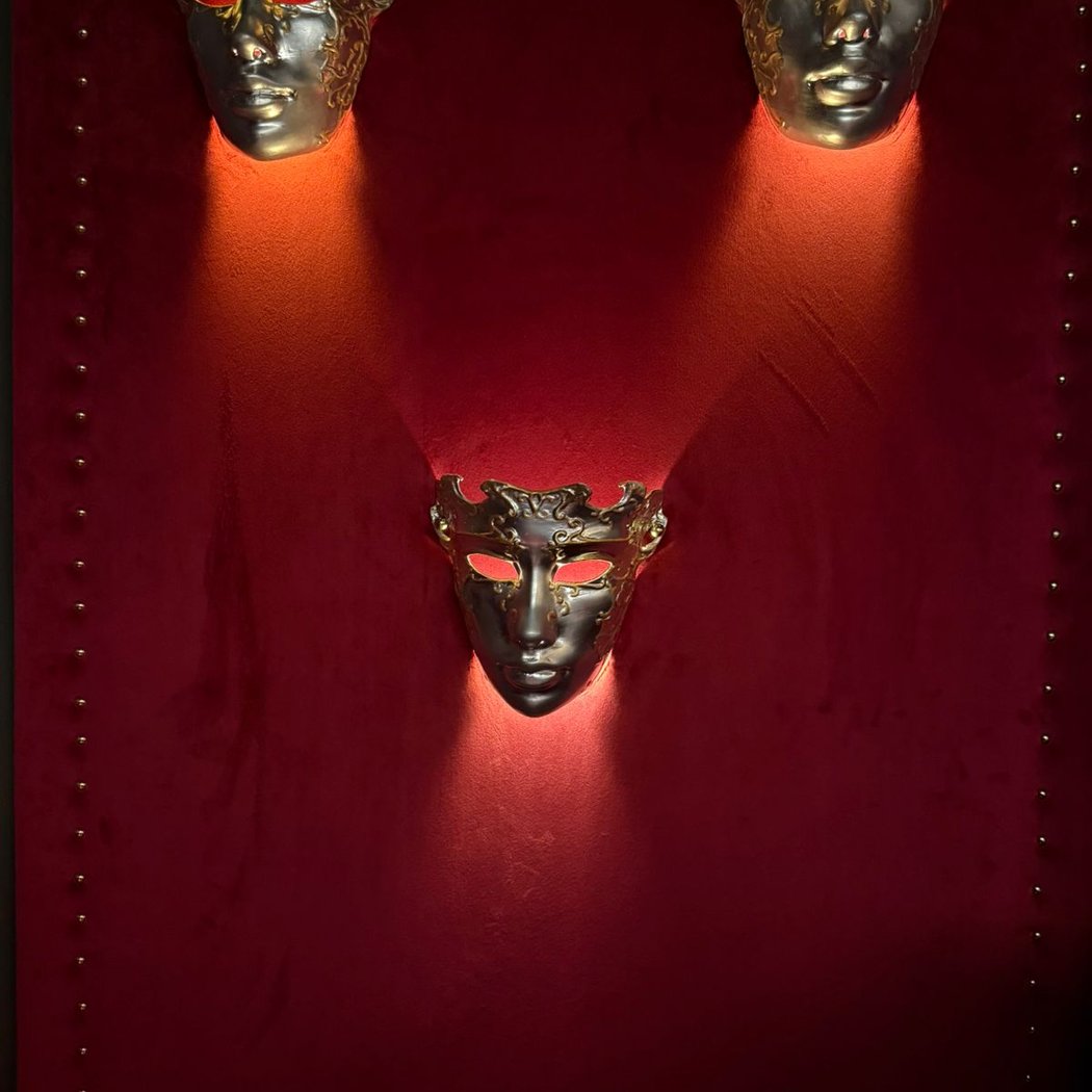 Red Room Party 3