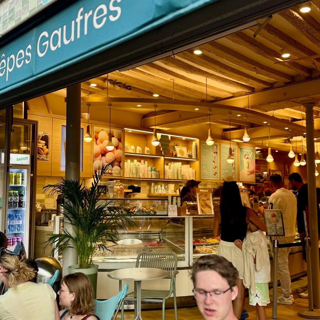 Glace Room & family café 2