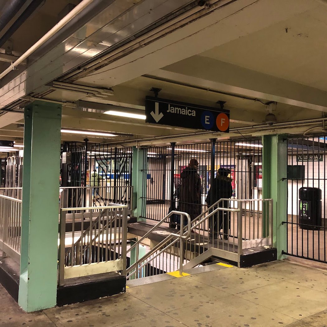 Forest Hills-71 Av 3