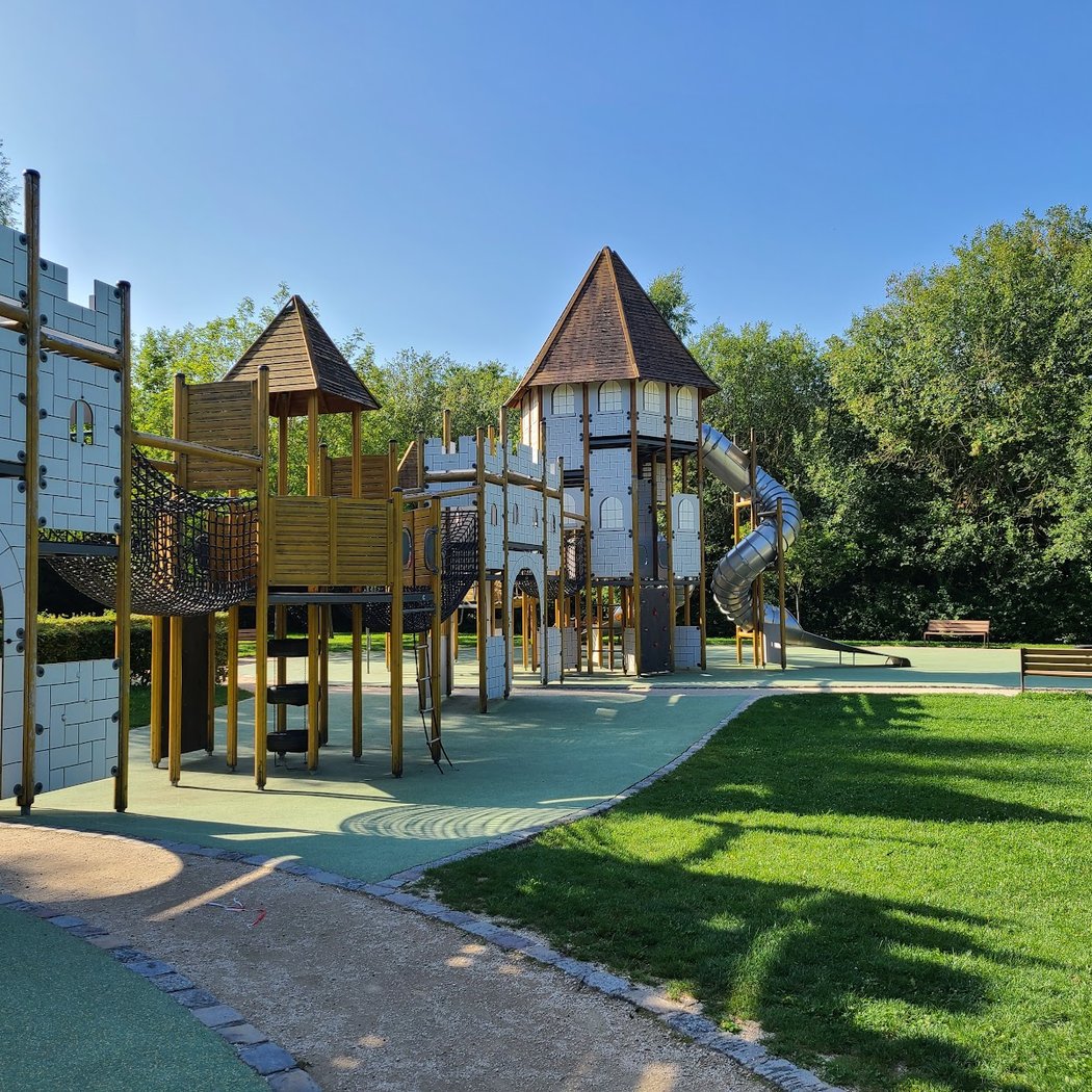 Aire de Jeux du parc de la haute île 1