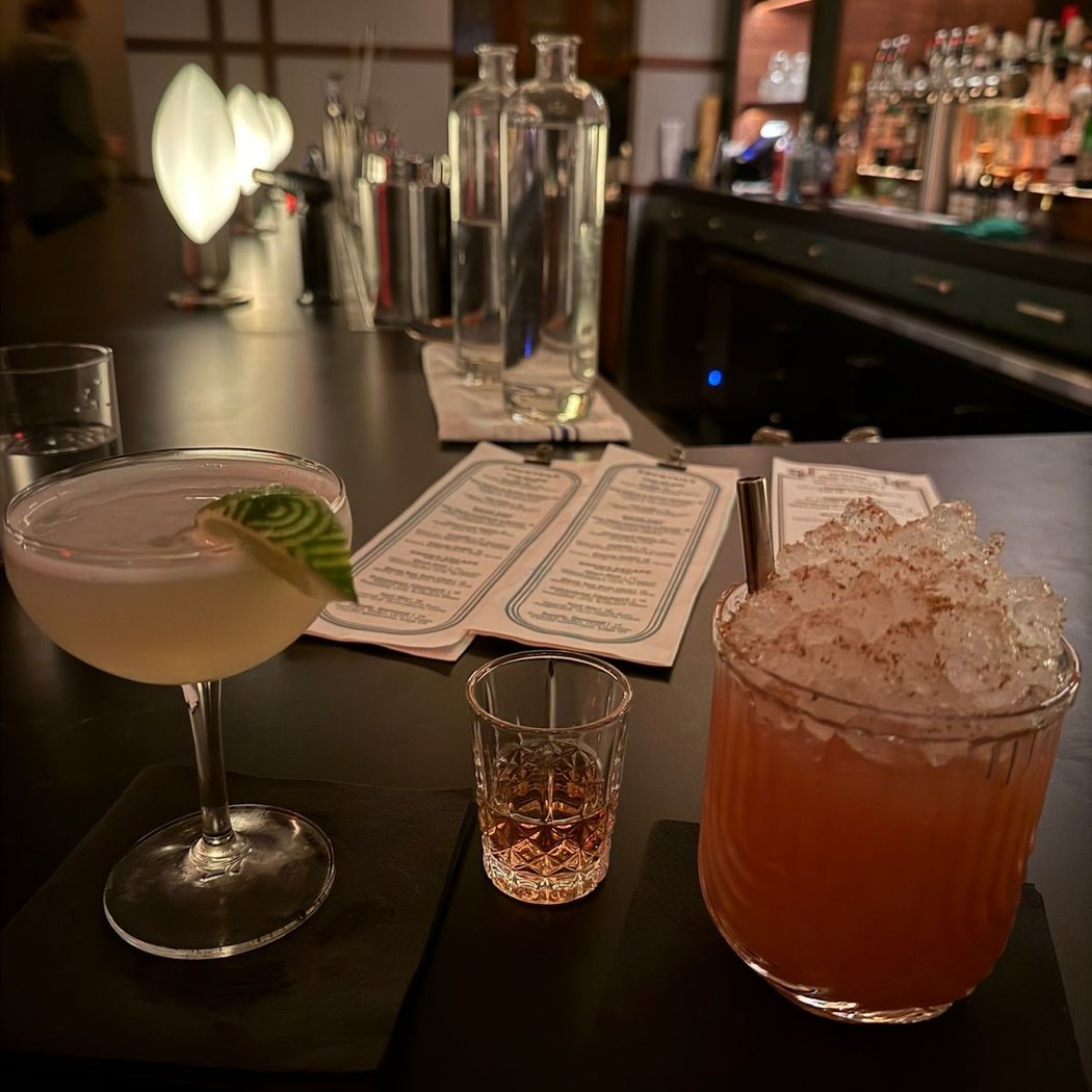 Bar Francis 4