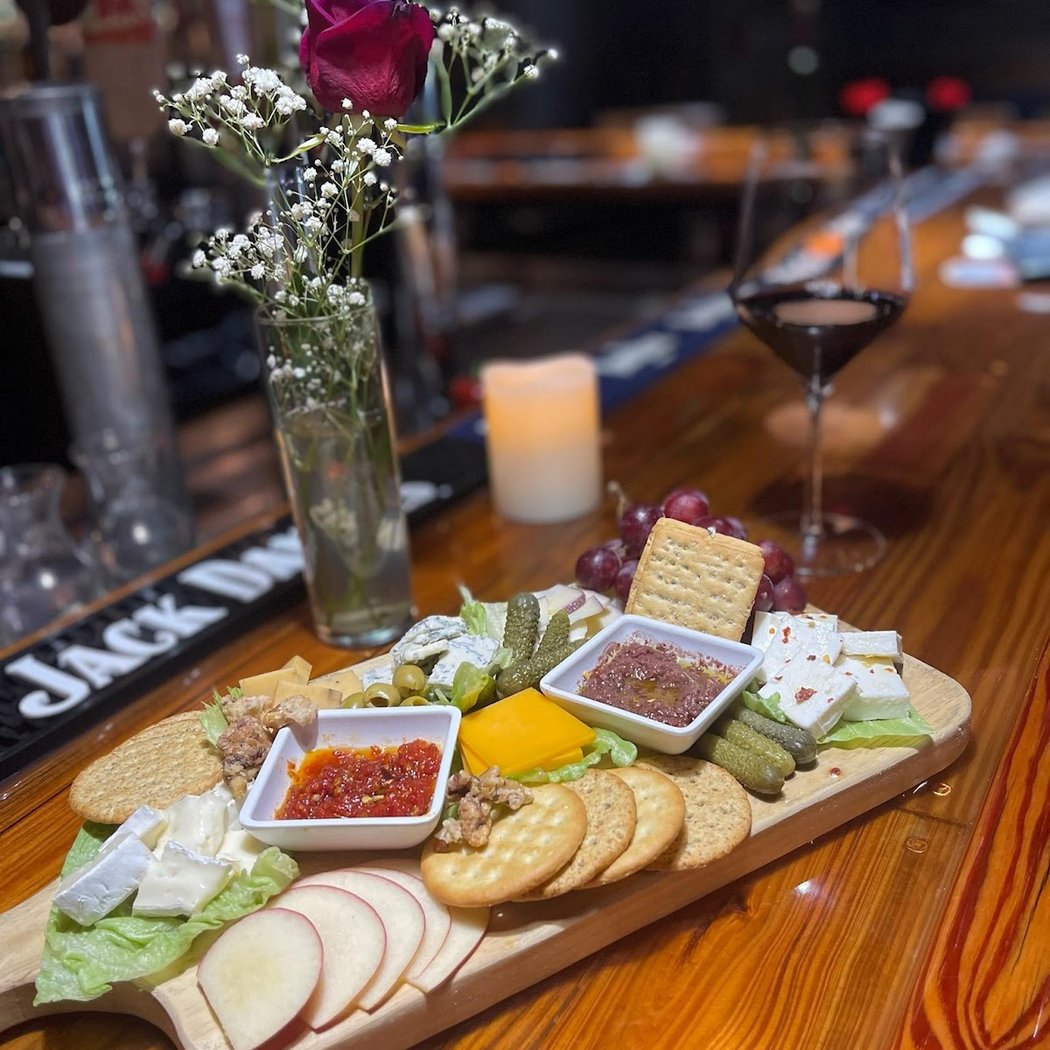 BarVino Bar & Lounge 1