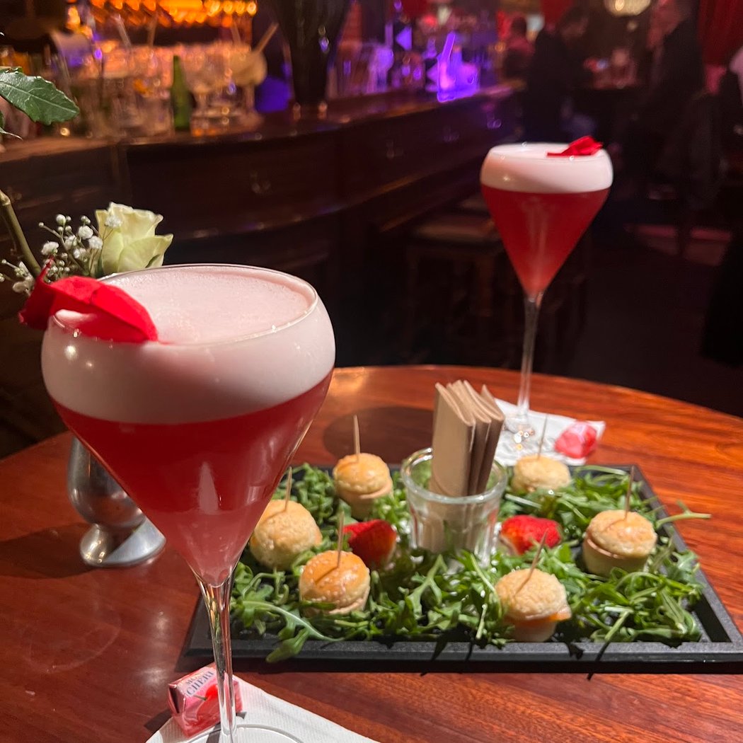 L'Univers Café Speakeasy 1