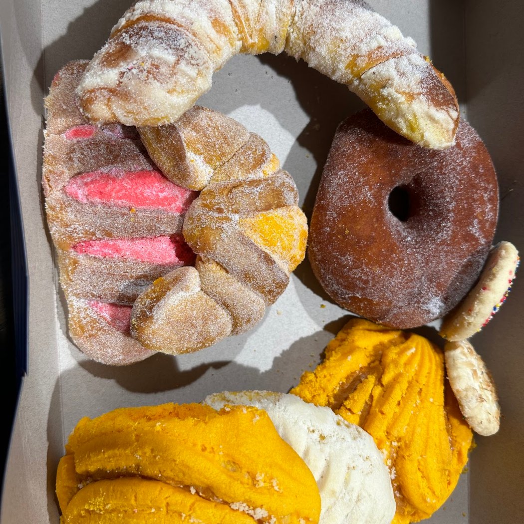 Los Tres Hermanos Bakery 1