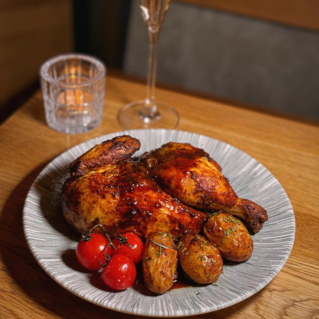 Rotisserie Weingrün 1