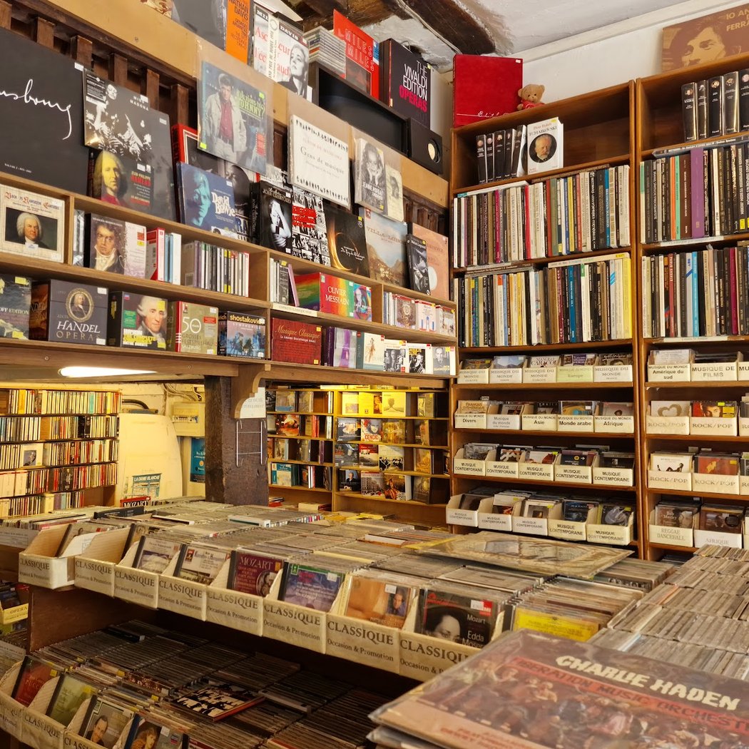 La Dame Blanche Record Shop 1