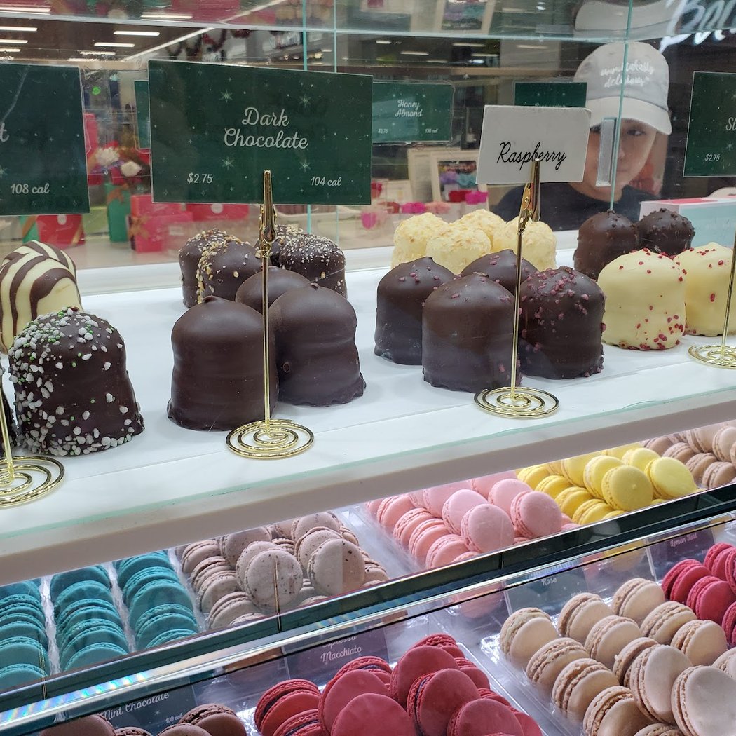Woops! Macarons & Gifts (Port Authority NYC) 1