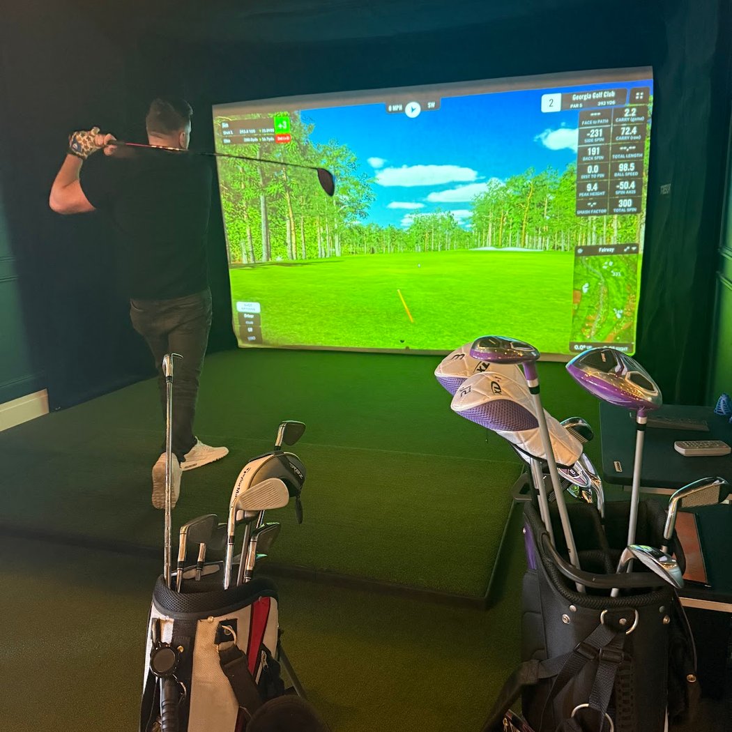 The Willows Golf Lounge 4