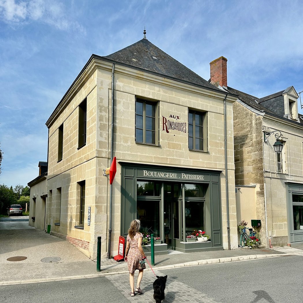 Aux Ronsardises. Boulangerie tabac multiservices. 3
