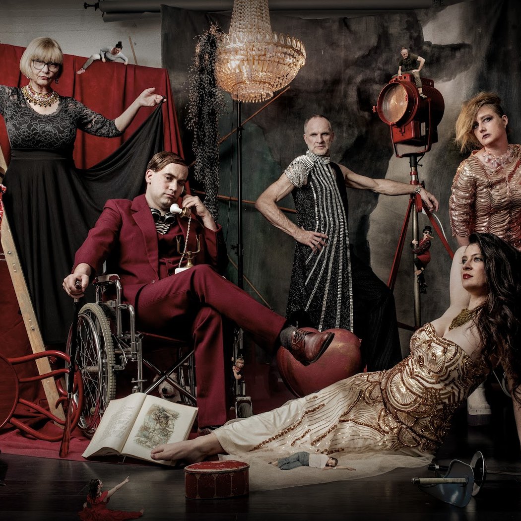 Die Flaschenpost & Filmvorführung & Musik