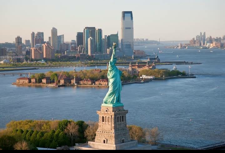 Eco-Cruise aboard the Manhattan II 1