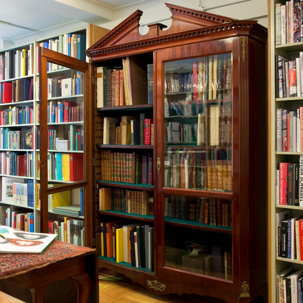 Ursus Books & Gallery 1