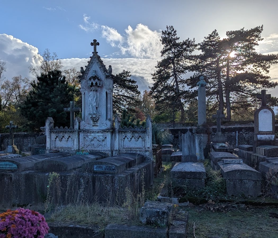 The cemetery Bouteillerie 3