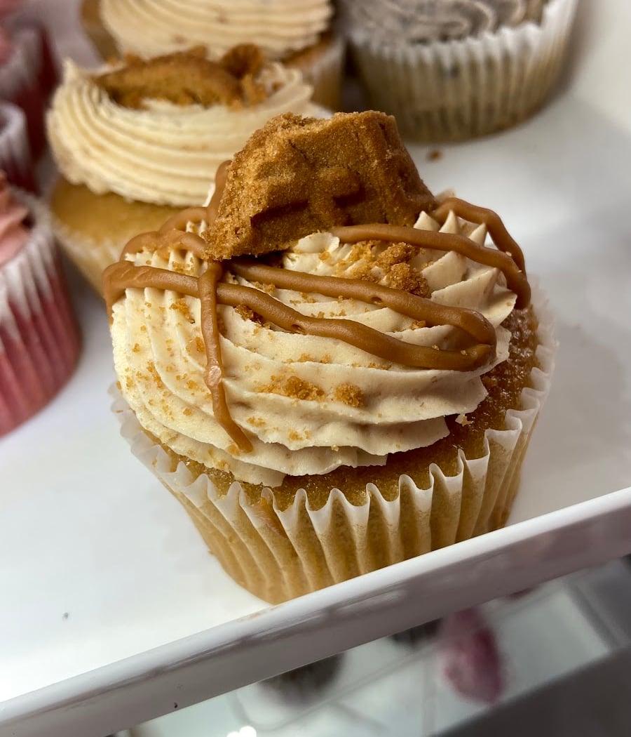 SprinkledByG | NYC Custom Cakes 3
