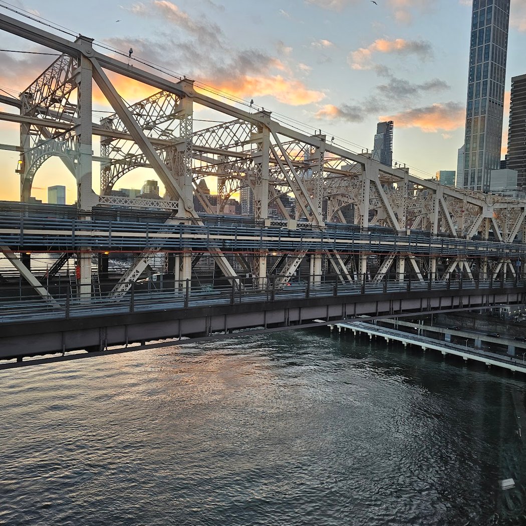 E Main St/Roosevelt Island Tram 1