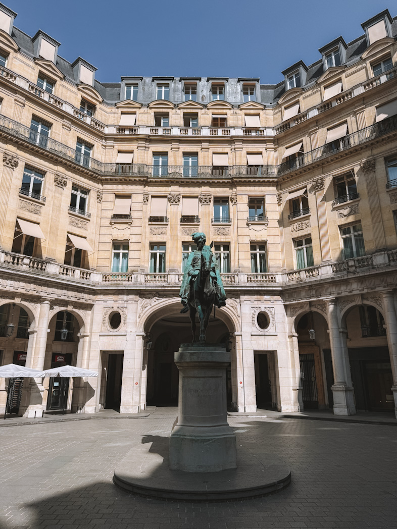 Pl. Édouard VII 1