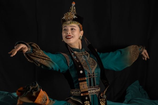 Silkroad Art Preservation Collective featuring Baigali and Dancers 1