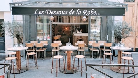 Les Dessous de la Robe... 1
