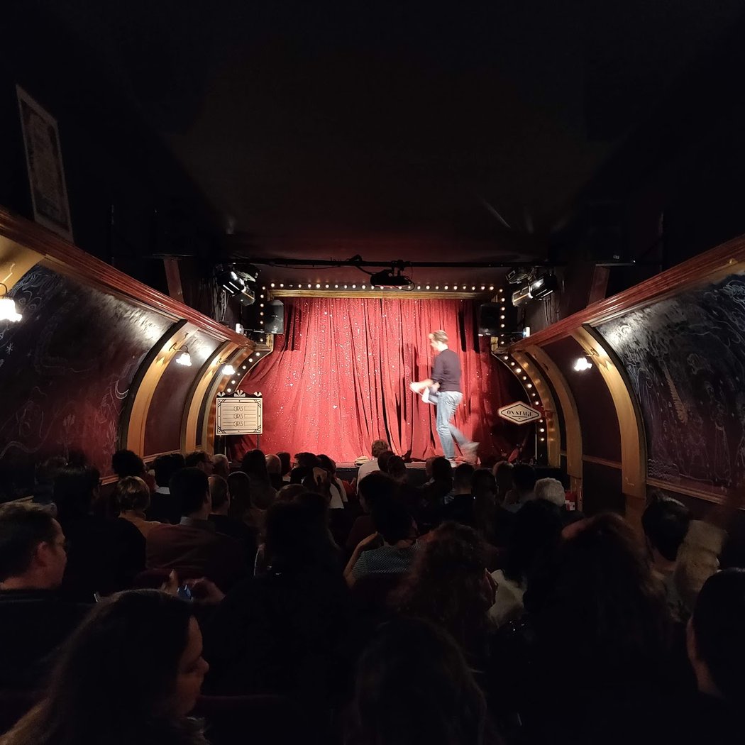 Le Cabaret Burlesque 1