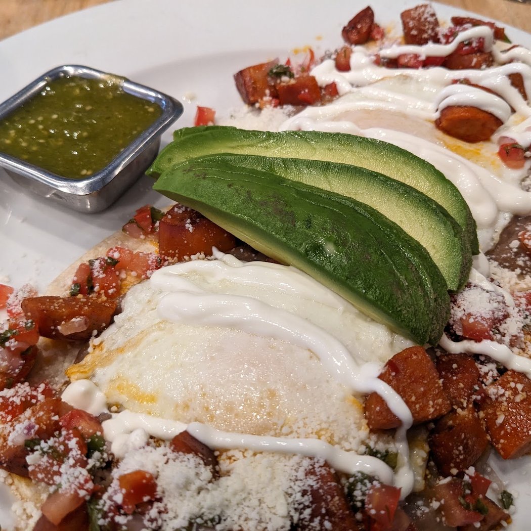 Luna's Kitchen & Bar 4